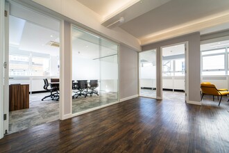 11 Hills Pl, London for lease Interior Photo- Image 2 of 19