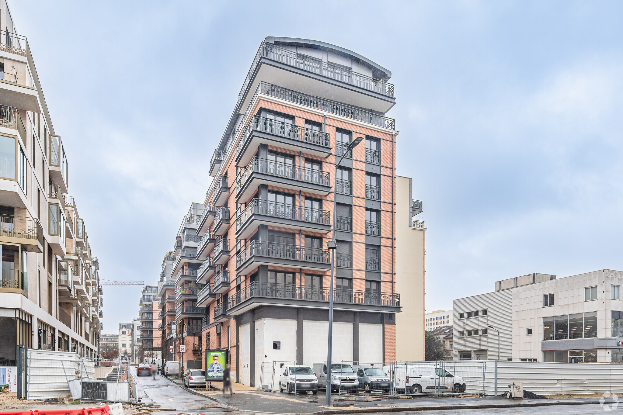 2-16 Rue Paul Bert, Courbevoie for lease Primary Photo- Image 1 of 9