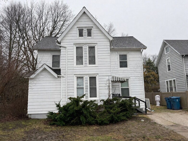 10 Units Champaign IL - 2 Adjacent Prop portefeuille de 2 propriétés à vendre sur LoopNet.ca - Photo du bâtiment - Image 2 de 31