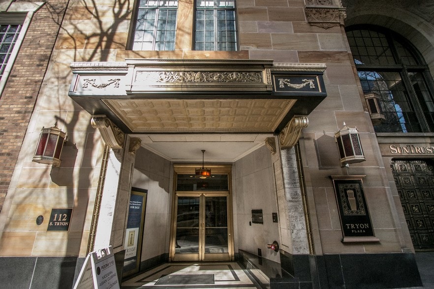 112 S Tryon St, Charlotte, NC for sale - Building Photo - Image 3 of 12