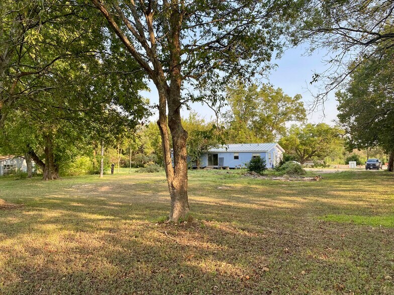700 TX-332 Loop, Liberty Hill, TX à vendre - Photo du bâtiment - Image 3 de 9
