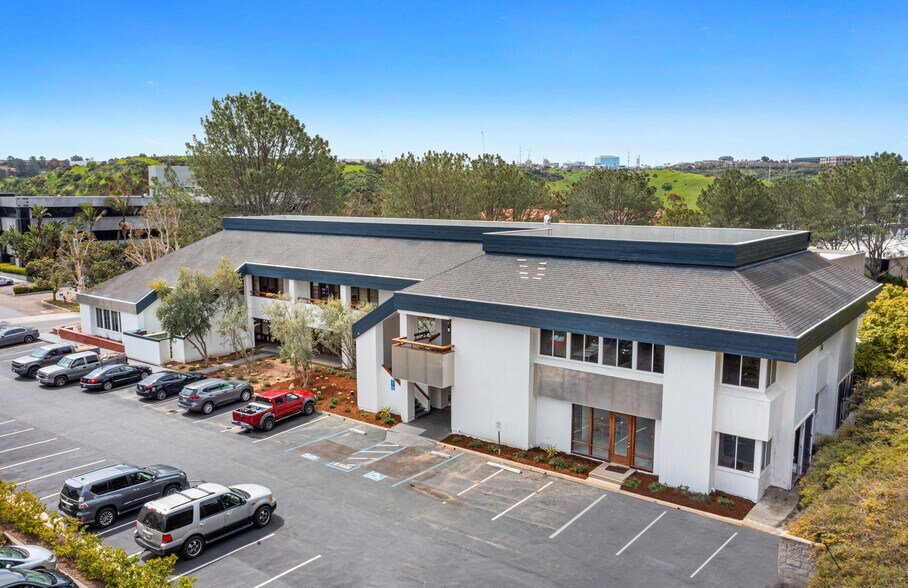 5752 Oberlin Dr, San Diego, CA à louer - Photo du bâtiment - Image 1 de 6