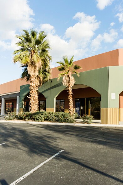 78078 Country Club Dr, Bermuda Dunes, CA à louer - Photo du bâtiment - Image 3 de 46