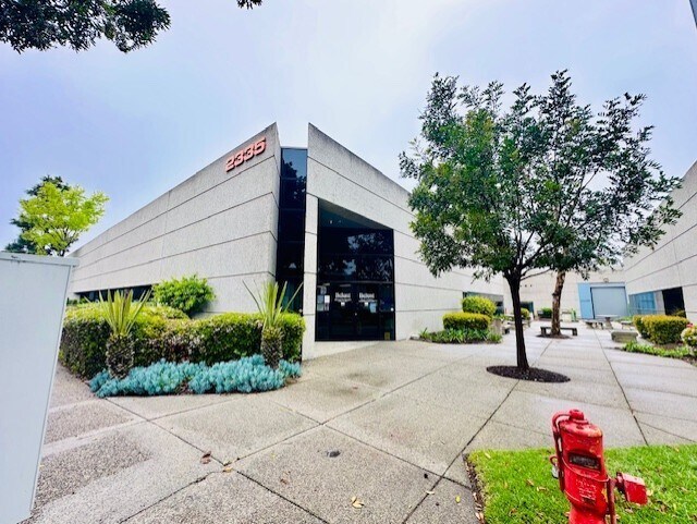 2335 Camino Vida Roble, Carlsbad, CA for lease - Building Photo - Image 1 of 1