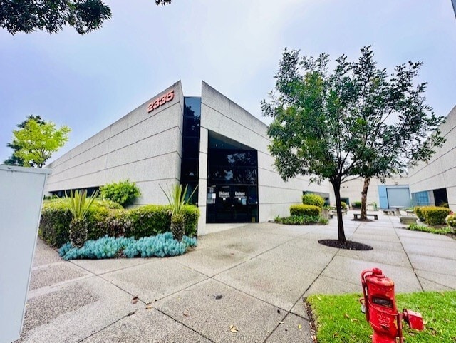 2335 Camino Vida Roble, Carlsbad, CA for lease Building Photo- Image 1 of 2