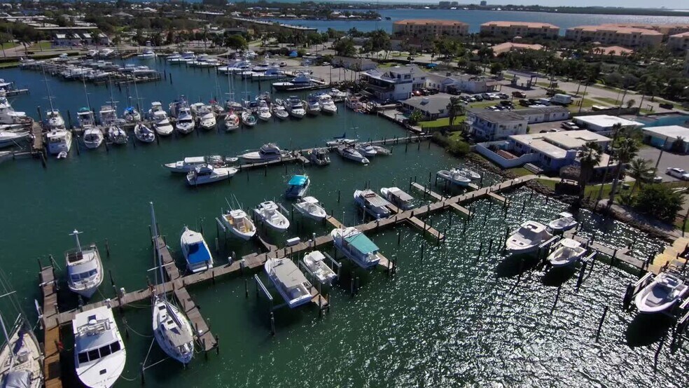 1004-1010 Seaway Dr, Fort Pierce, FL à vendre - Vidéo sur l’inscription commerciale - Image 2 de 16