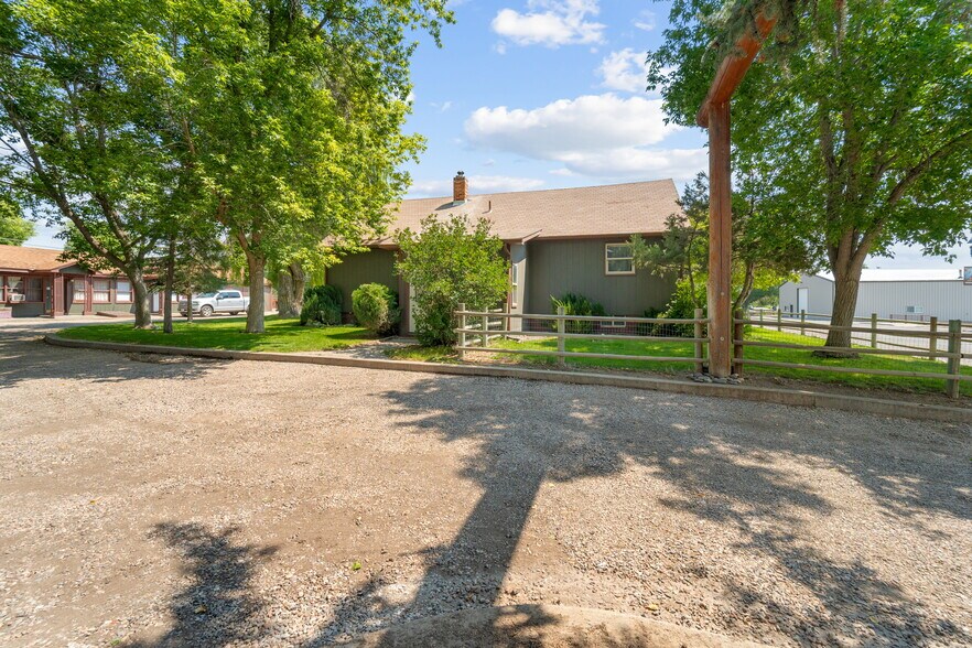 223 Main St, Meeker, CO à vendre - Photo du bâtiment - Image 2 de 7