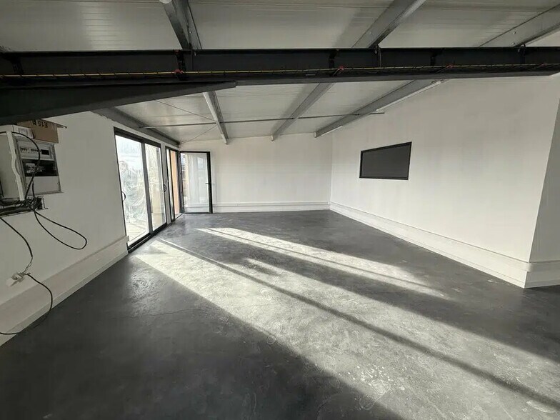 Bureau dans Le Thor à louer - Photo intérieure - Image 1 de 4