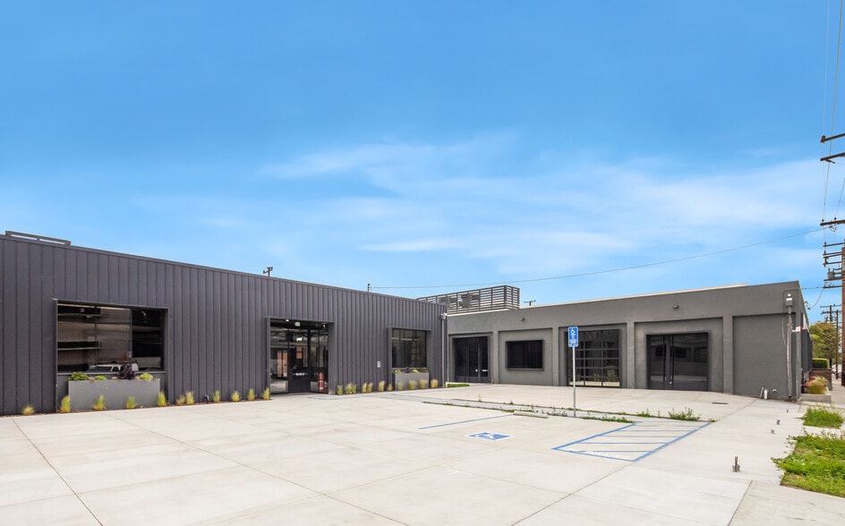 8468 Warner Dr, Culver City, CA for lease - Building Photo - Image 2 of 12