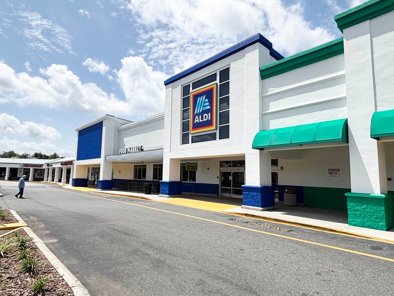 2219-2259 Citrus Blvd, Leesburg, FL for lease - Building Photo - Image 3 of 12