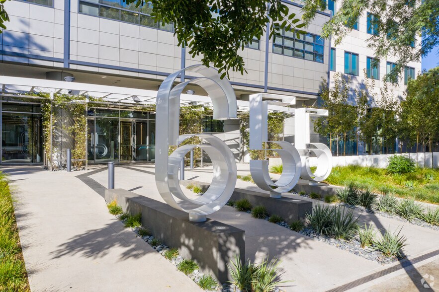 655 N Central Ave, Glendale, CA à louer - Photo du bâtiment - Image 3 de 3