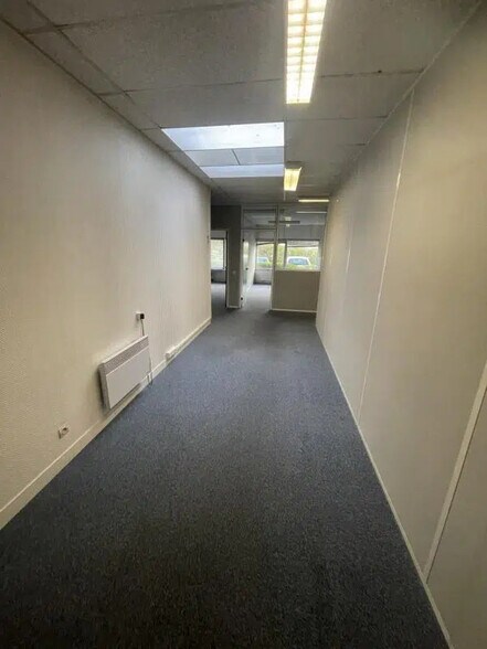 Industrial in Trappes for lease - Building Photo - Image 2 of 25