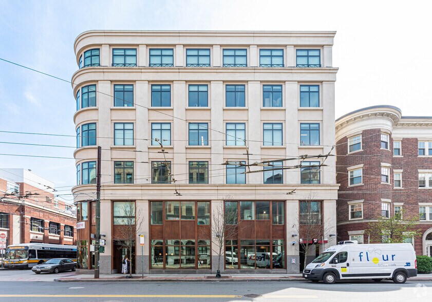 114 Mount Auburn St, Cambridge, MA à louer - Photo du bâtiment - Image 3 de 4