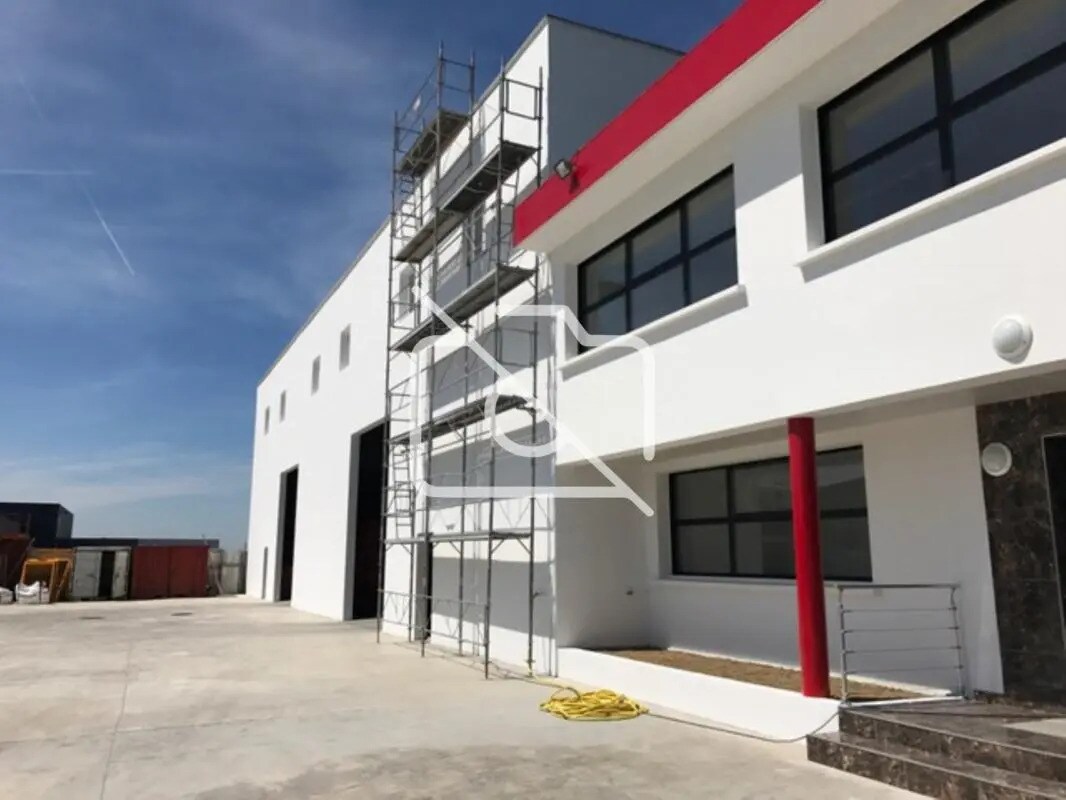 Industrial in Bondoufle for lease Building Photo- Image 1 of 8