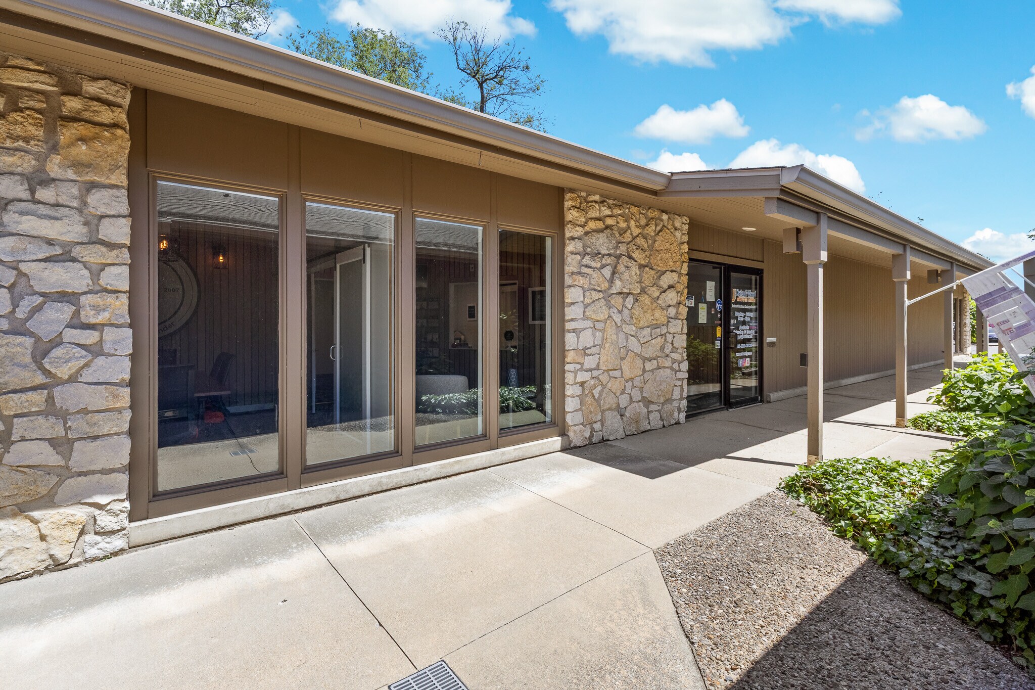 360 Plaza Dr, Columbus, IN à vendre Photo principale- Image 1 de 23