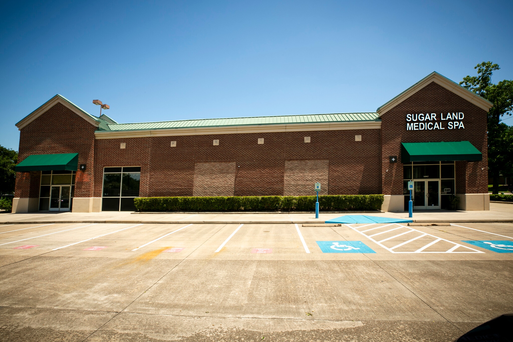 16062 Southwest Fwy, Sugar Land, TX for lease Building Photo- Image 1 of 3