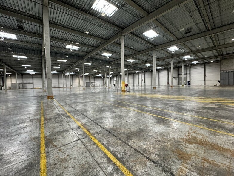 Industrial in Moissy-Cramayel for lease - Interior Photo - Image 1 of 4