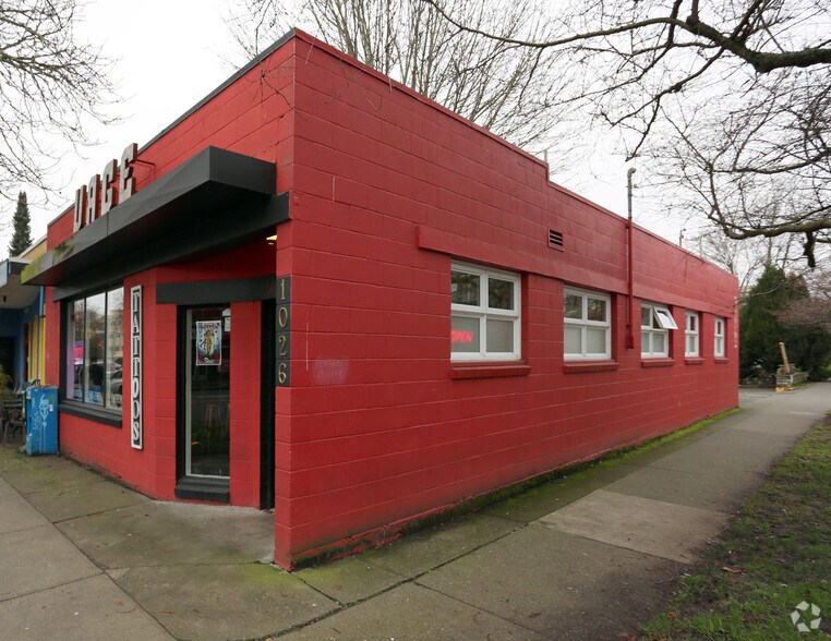 1026 Cook St, Victoria, BC à vendre - Photo du bâtiment - Image 3 de 4