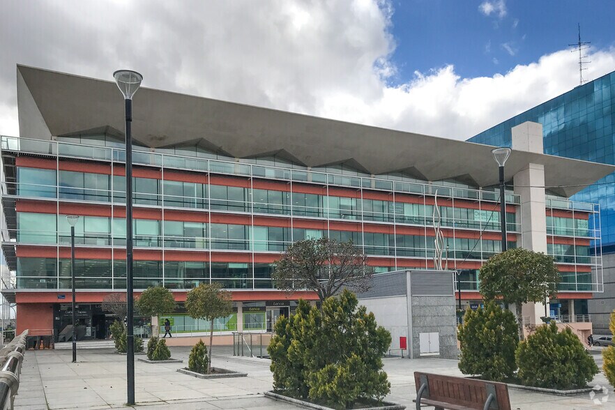 Plaza Constitución, 2, Fuenlabrada, Madrid à louer - Photo du bâtiment - Image 2 de 2