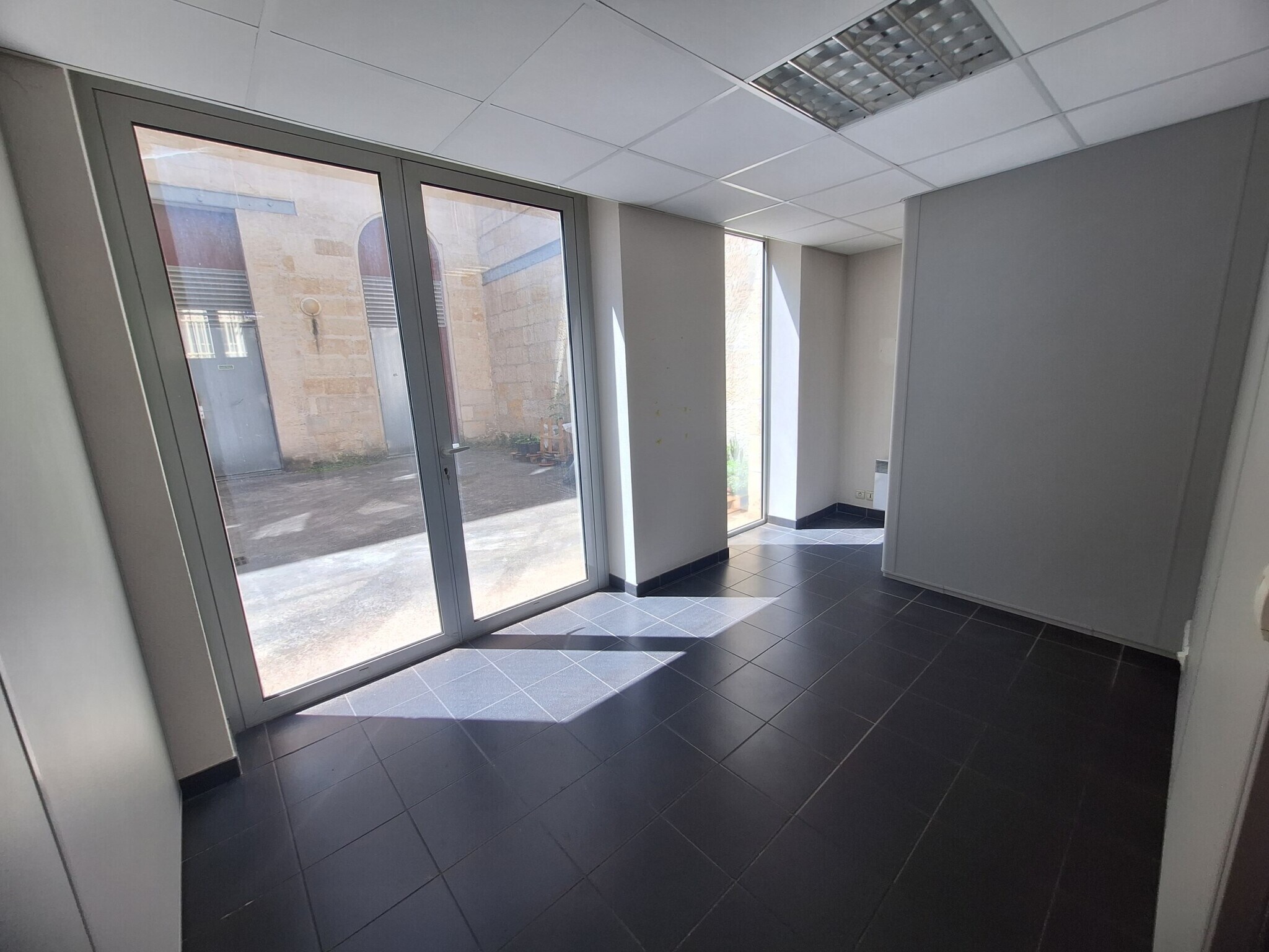 Office in Bordeaux for lease Building Photo- Image 1 of 7
