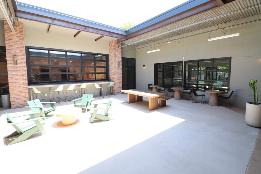 4320 Main St, Dallas, TX for lease - Building Photo - Image 2 of 16