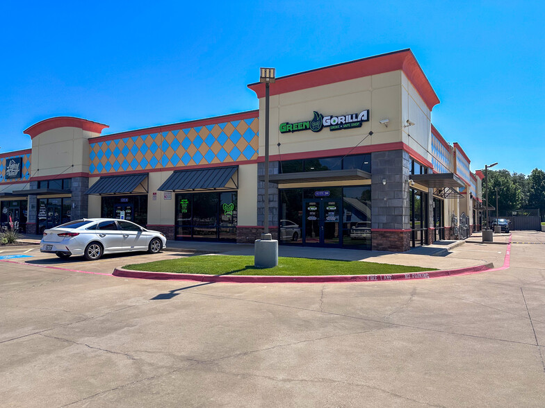 513 W Jefferson St, Grand Prairie, TX for lease - Building Photo - Image 2 of 10