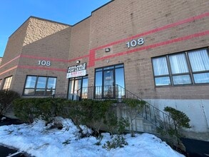 108 Clematis Ave, Waltham, MA à louer Photo intérieure- Image 1 de 19