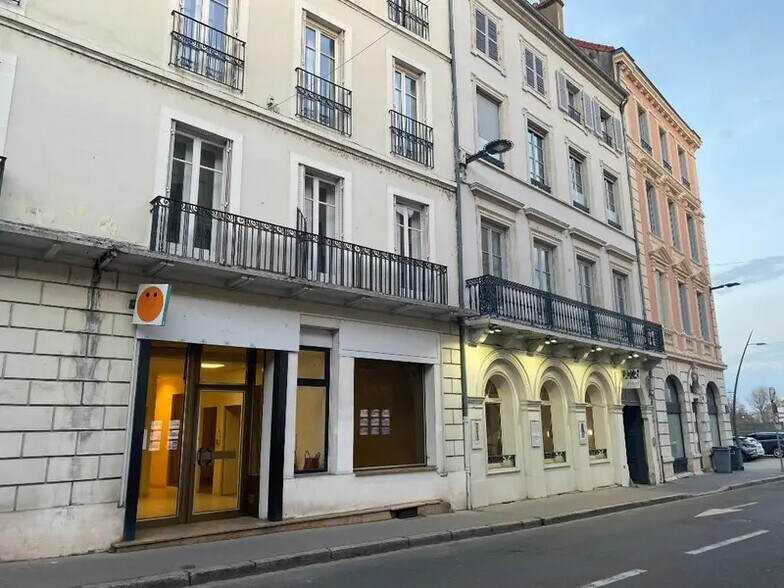 Office in Chalon-sur-Saône for lease - Building Photo - Image 2 of 7