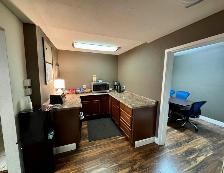 1590 Rollins Rd, Burlingame, CA for lease - Interior Photo - Image 3 of 9