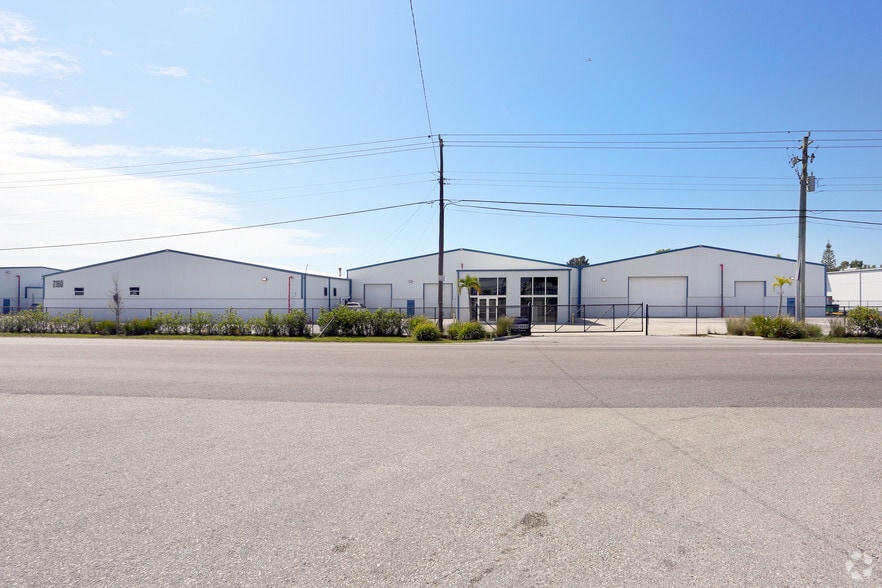 7176 15th St E, Sarasota, FL for lease - Building Photo - Image 3 of 7