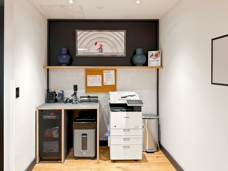 128 S Tryon St, Charlotte, NC for lease - Interior Photo - Image 2 of 35