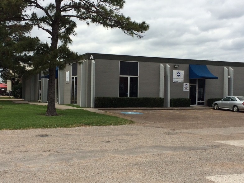 4800 W 34th St, Houston, TX for lease - Building Photo - Image 3 of 3