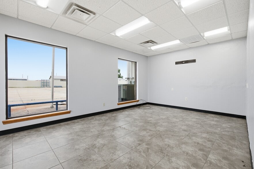 1300 N Broadway Ave, Ada, OK for sale - Building Photo - Image 3 of 29