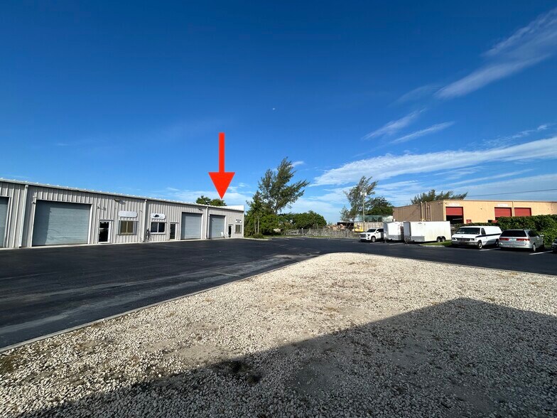 802 Old Dixie Hwy, West Palm Beach, FL à louer - Photo du bâtiment - Image 3 de 8