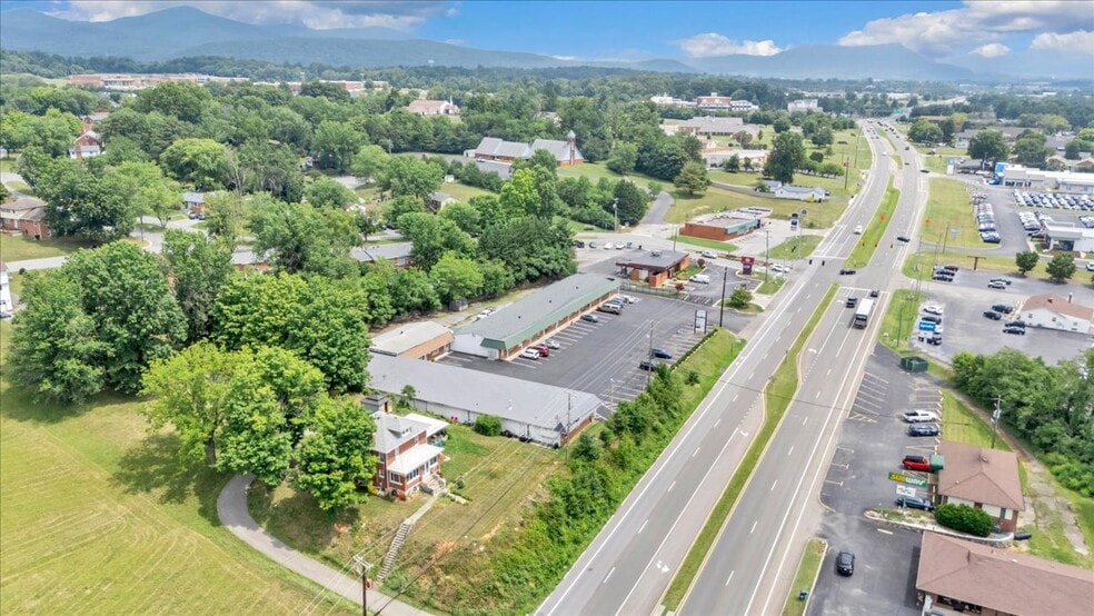3100-3120 Peters Creek Rd, Roanoke, VA à vendre - Photo du bâtiment - Image 3 de 7