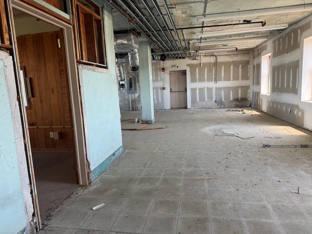 327 Main St, Greenwood, SC 29646 - Unit 6 -  - Interior Photo - Image 2 of 17