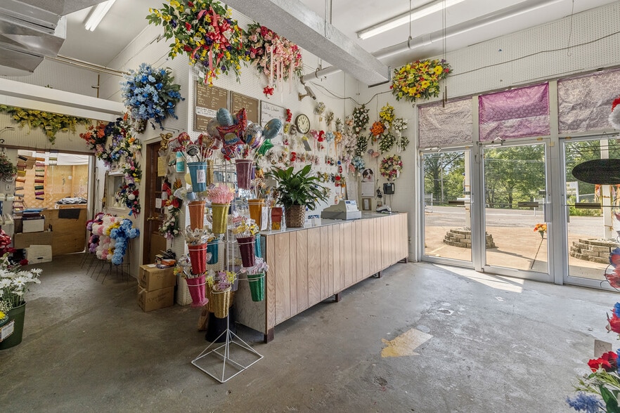 7807 Saint Charles Rock Rd, Saint Louis, MO for sale - Building Photo - Image 2 of 16