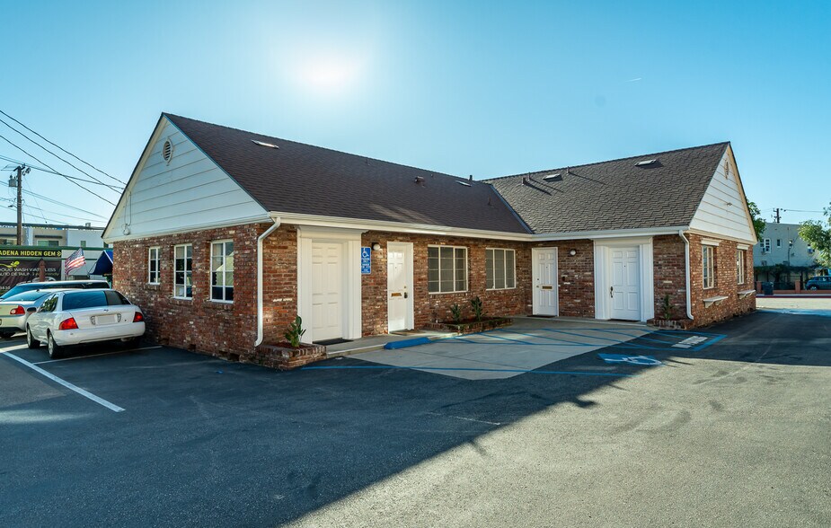2028 Lake Ave, Altadena, CA à vendre - Photo du bâtiment - Image 3 de 46