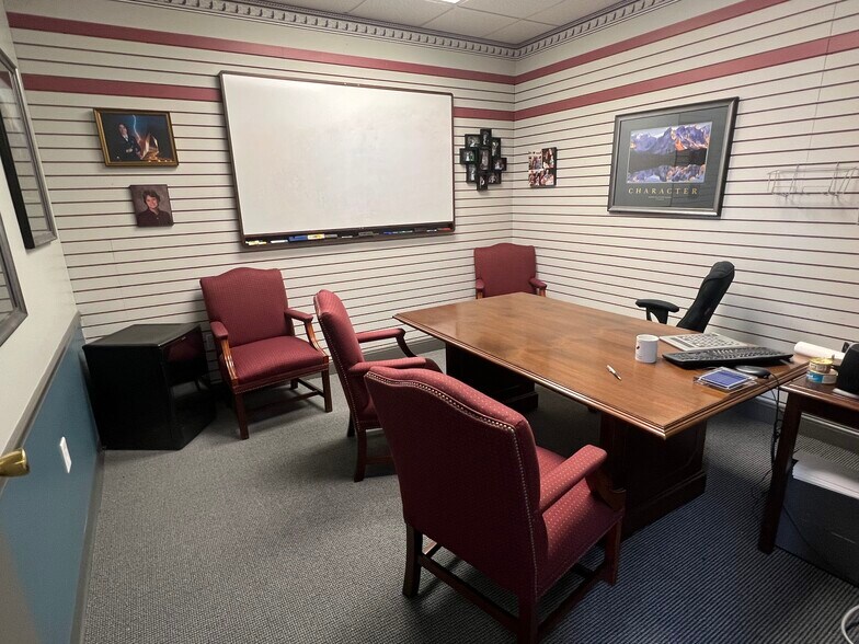 1205 Boston Rd, Springfield, MA à vendre - Photo intérieure - Image 3 de 12