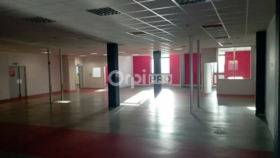 Office in Reims for lease - Building Photo - Image 3 of 6