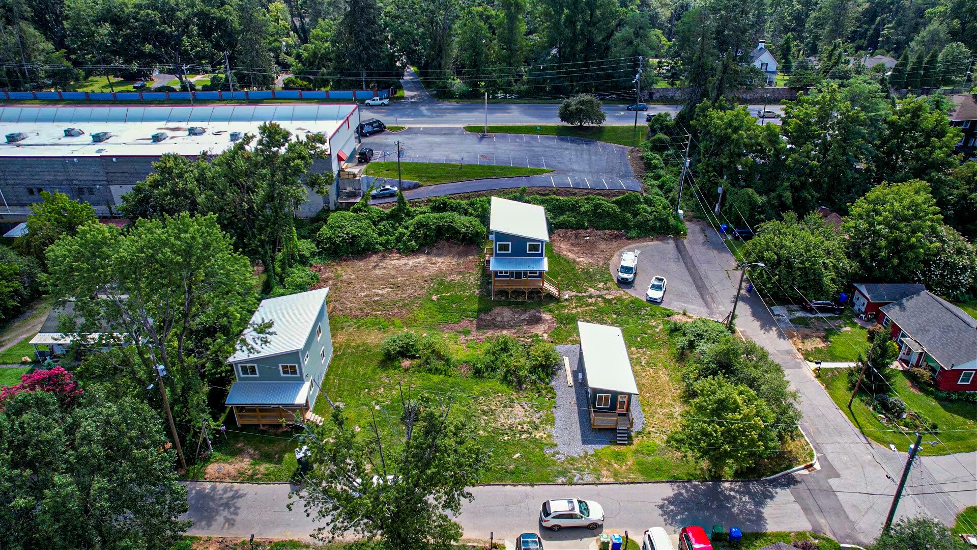 700 & 692 Reed Street & 12 Center Street portefeuille de 3 propriétés à vendre sur LoopNet.ca Photo principale- Image 1 de 13