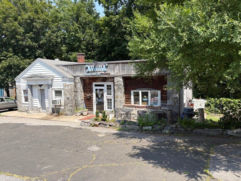 125 Yantic Rd, Norwich, CT à vendre - Photo du bâtiment - Image 2 de 27