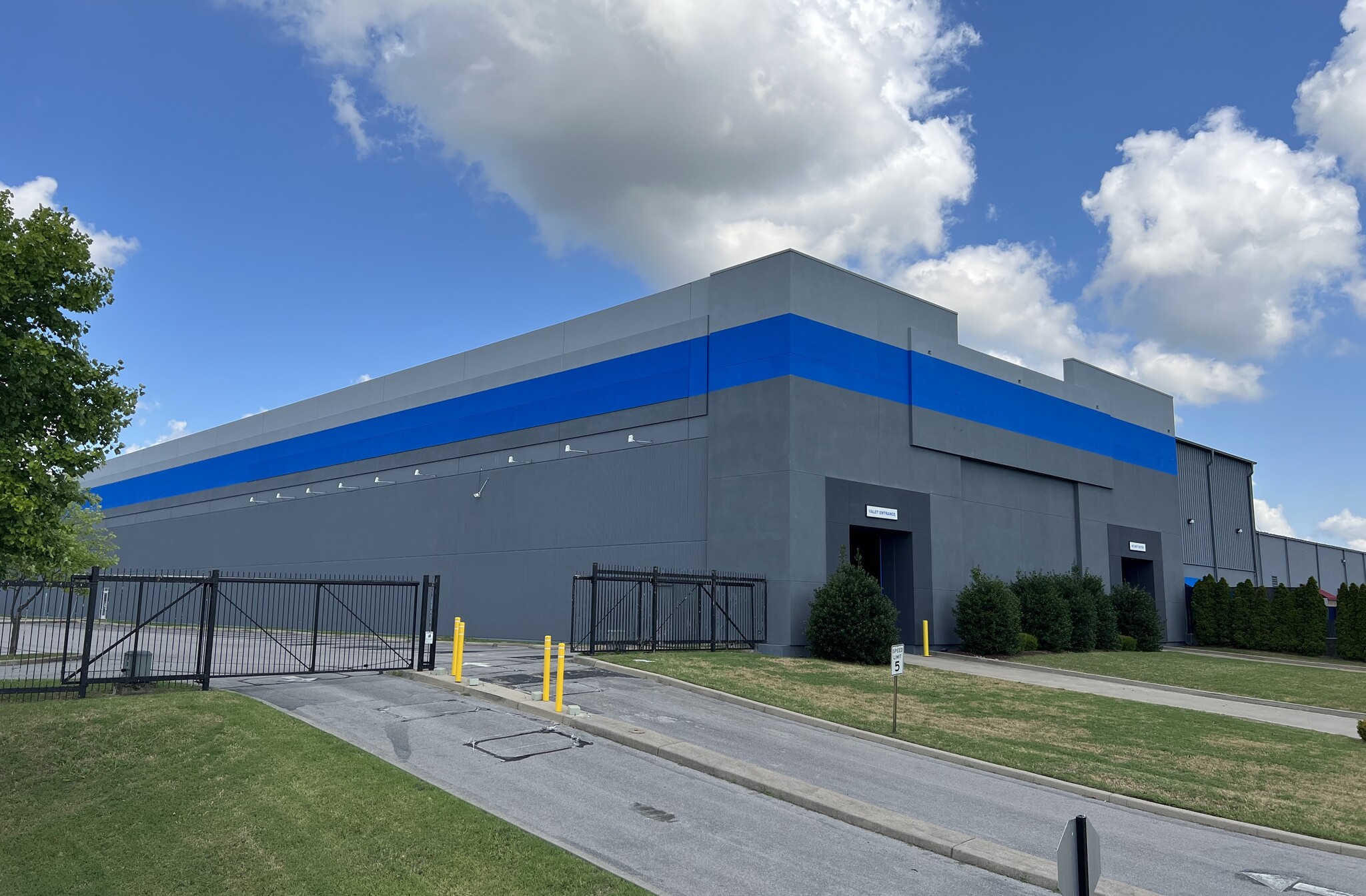 565 Royal Pky, Nashville, TN for lease Primary Photo- Image 1 of 3