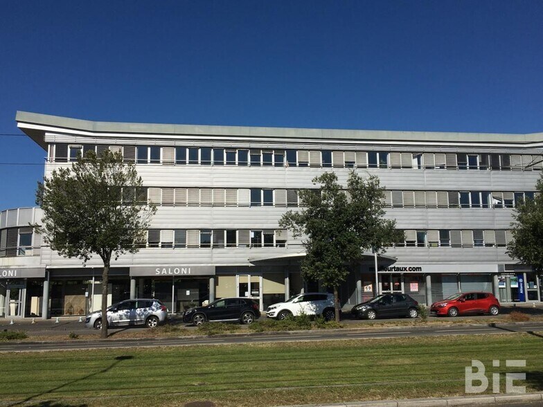 Office in Mérignac for lease - Building Photo - Image 2 of 3