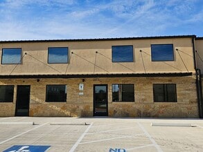 720 South Bell Blvd, Cedar Park, TX à louer Photo du bâtiment- Image 2 de 16