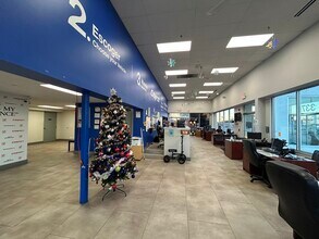 3375 W Grand Ave, Waukegan, IL à vendre Photo intérieure- Image 2 de 8