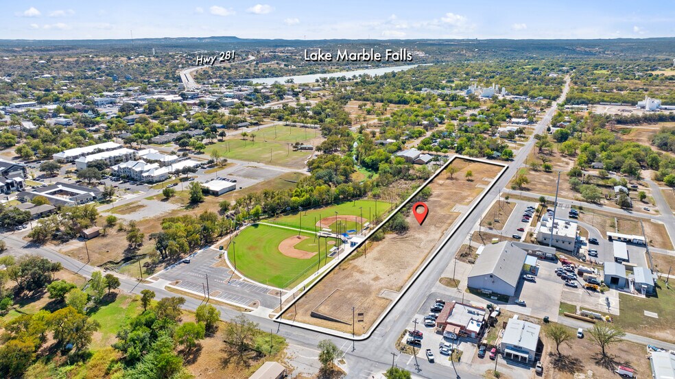 711 Avenue N, Marble Falls, TX à vendre - Photo du bâtiment - Image 3 de 8