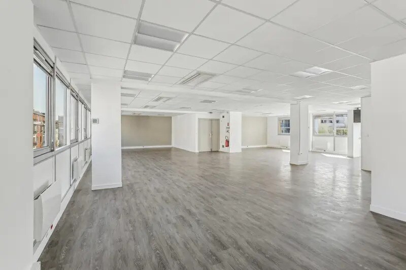 52-54 Rue De La Belle Feuille, Boulogne-Billancourt for lease - Interior Photo - Image 3 of 22