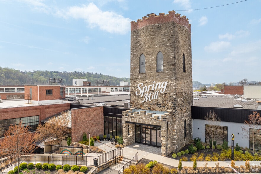 555 E North Ln, Conshohocken, PA à louer - Photo du bâtiment - Image 1 de 45