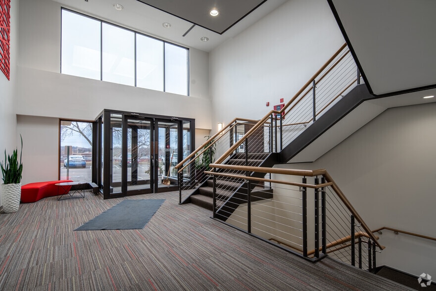 7831 E Bush Lake Rd, Bloomington, MN for lease - Building Photo - Image 2 of 7